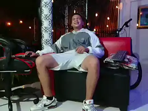 Snapshot of damiam_fiery chatting on February 25, 4:24 am damiam fiery online show from February 25, 4:24 am