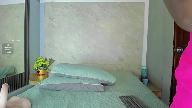 Snapshot of Adele_89 chatting on September 18, 7:27 pm Adele 89 online show from September 18, 7:27 pm