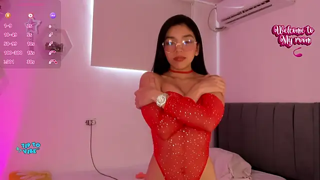 Snapshot of meganrossee69 chatting on July 13, 9:28 pm meganrossee69 online show from July 13, 9:28 pm
