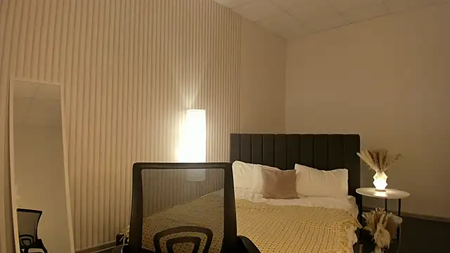 Vanessa Walters online show from April 23, 11:20 am