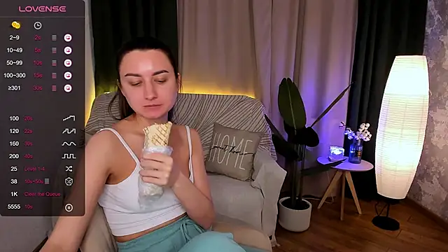 Snapshot of annacooleman chatting on December 11, 5:32 am annacooleman online show from December 11, 5:32 am