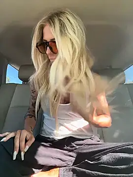 blondiluvsanal online show from November 7, 7:03 pm