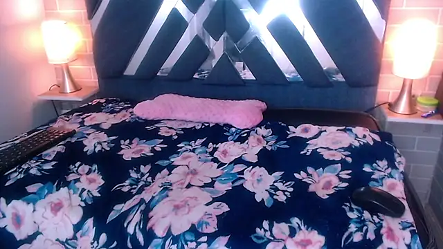 AndreaGil  online show from February 7, 6:02 pm