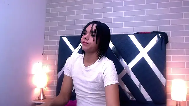 AndreaGil  online show from February 15, 11:39 am