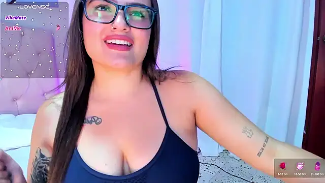 ellarosee  online show from December 12, 8:21 pm