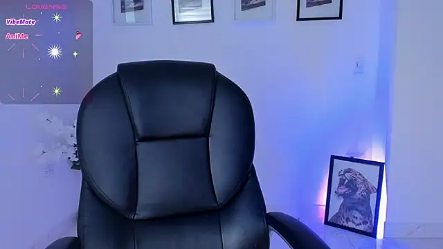 ellarosee  online show from February 10, 6:45 pm