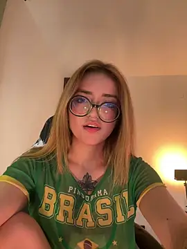 Snapshot of SweetJennaa chatting on February 14, 1:35 am SweetJennaa online show from February 14, 1:35 am