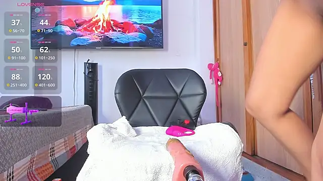 lily evil online show from March 9, 4:00 pm