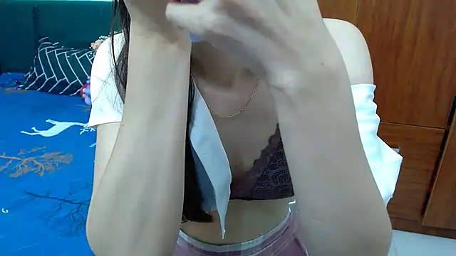 Snapshot of Cindy--Cici chatting on February 14, 4:15 am Cindy--Cici online show from February 14, 4:15 am