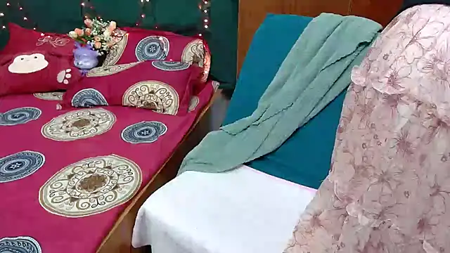 Snapshot of Cindy--Cici chatting on February 22, 1:11 am Cindy--Cici online show from February 22, 1:11 am