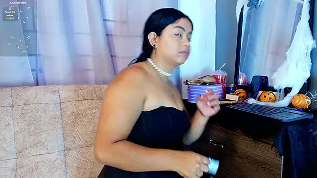 jade brunnette online show from October 30, 8:09 pm