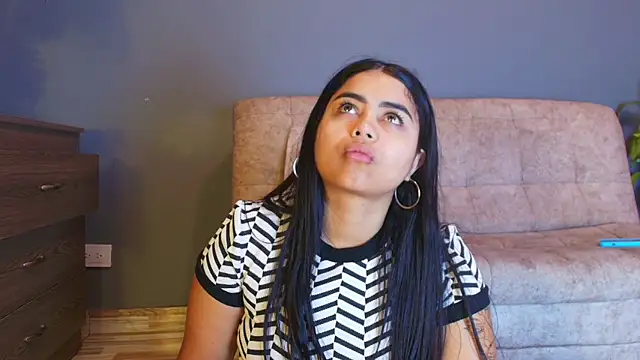 Snapshot of jade_brunnette chatting on May 29, 8:18 pm jade brunnette online show from May 29, 8:18 pm