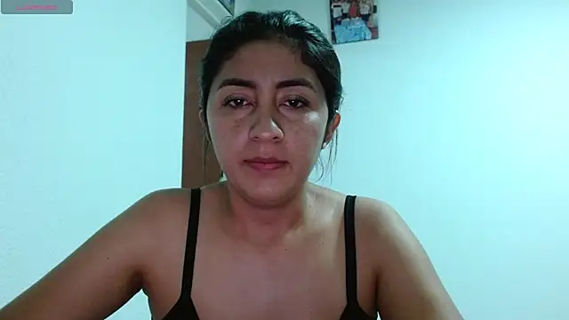 Snapshot of danna_peterson1 chatting on April 24, 1:30 am danna peterson1 online show from April 24, 1:30 am