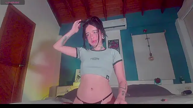 ariana-white- online show from October 29, 7:43 am