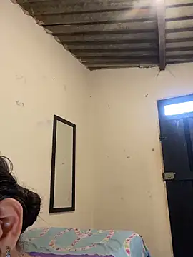 Snapshot of AlexaWarner chatting on December 19, 5:42 pm AlexaWarner online show from December 19, 5:42 pm