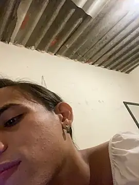 Snapshot of AlexaWarner chatting on December 22, 4:15 pm AlexaWarner online show from December 22, 4:15 pm