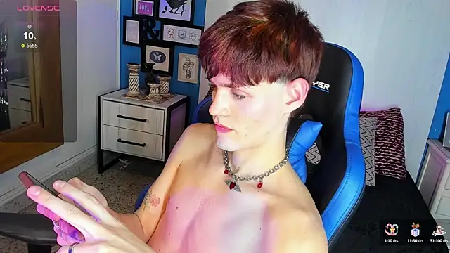 Snapshot of VladHellsing4 chatting on February 15, 6:33 pm VladHellsing4 online show from February 15, 6:33 pm