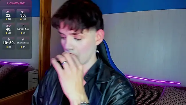 Snapshot of VladHellsing4 chatting on February 23, 3:40 pm VladHellsing4 online show from February 23, 3:40 pm