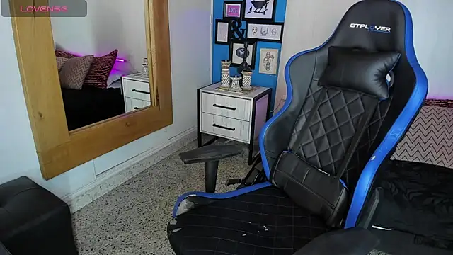 Snapshot of VladHellsing4 chatting on March 6, 12:41 pm VladHellsing4 online show from March 6, 12:41 pm