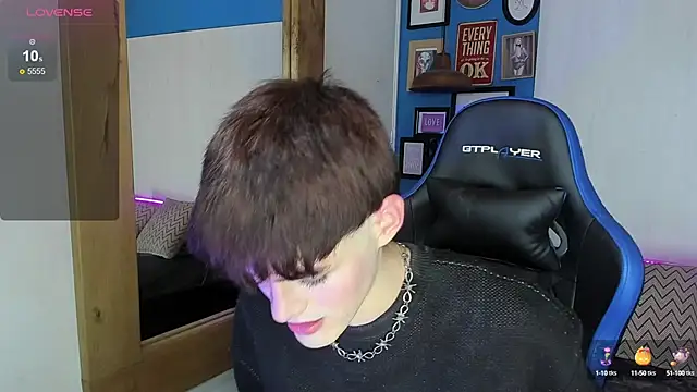 Snapshot of VladHellsing4 chatting on March 18, 1:42 pm VladHellsing4 online show from March 18, 1:42 pm