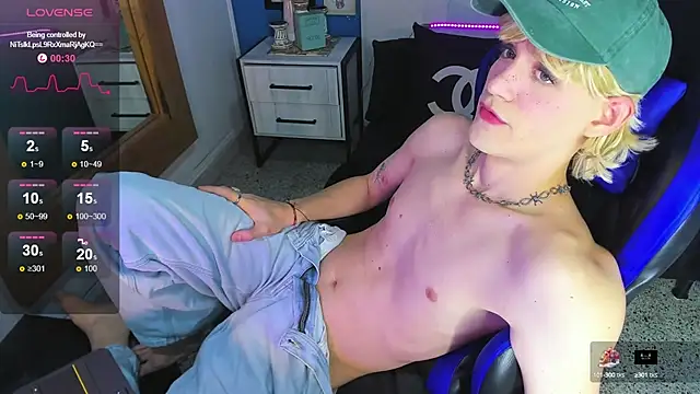 Snapshot of VladHellsing4 chatting on September 10, 2:39 pm VladHellsing4 online show from September 10, 2:39 pm