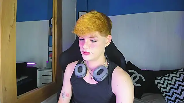 Snapshot of VladHellsing4 chatting on October 22, 2:28 pm VladHellsing4 online show from October 22, 2:28 pm