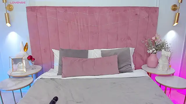 MilaVoxx online show from April 22, 4:59 am