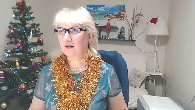 Snapshot of FleurMays chatting on December 29, 11:07 am FleurMays online show from December 29, 11:07 am