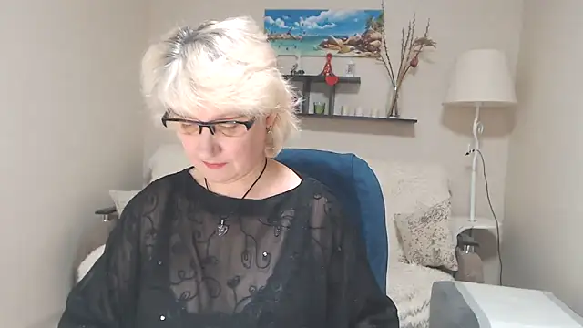 Snapshot of FleurMays chatting on January 18, 6:24 am FleurMays online show from January 18, 6:24 am