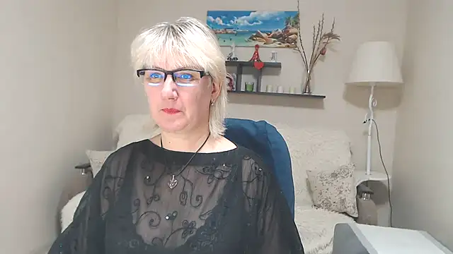 Snapshot of FleurMays chatting on January 19, 10:17 am FleurMays online show from January 19, 10:17 am