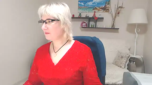 Snapshot of FleurMays chatting on February 3, 5:18 am FleurMays online show from February 3, 5:18 am