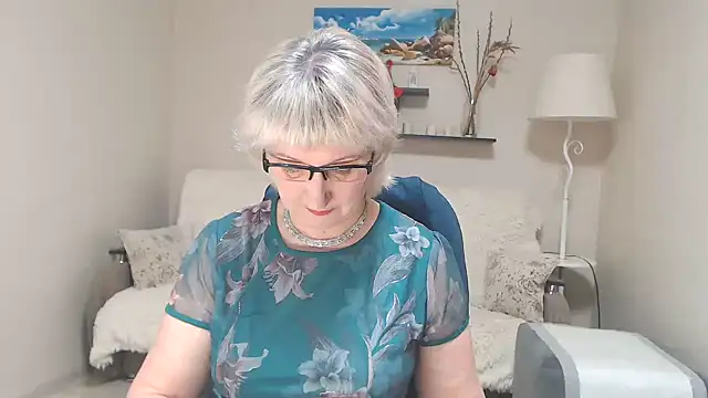 Snapshot of FleurMays chatting on February 9, 6:11 am FleurMays online show from February 9, 6:11 am