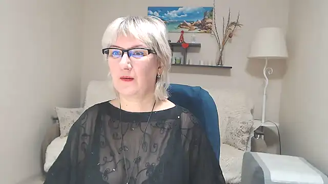 Snapshot of FleurMays chatting on February 10, 8:20 am FleurMays online show from February 10, 8:20 am