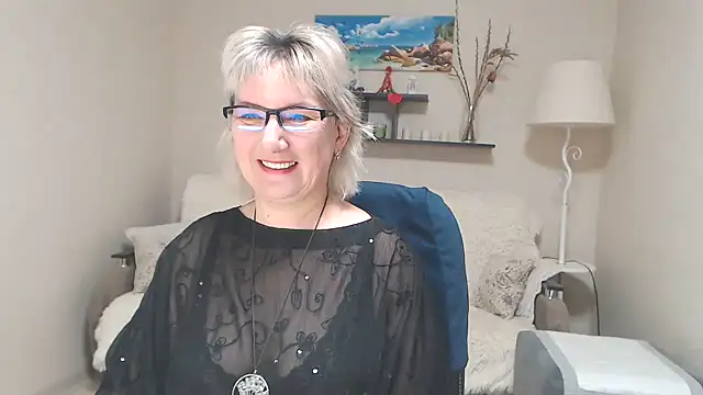 Snapshot of FleurMays chatting on February 12, 7:02 am FleurMays online show from February 12, 7:02 am