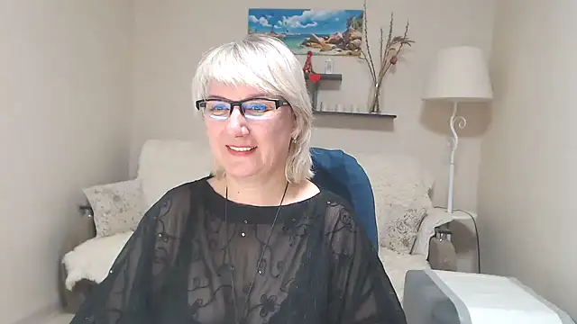 Snapshot of FleurMays chatting on February 15, 9:05 am FleurMays online show from February 15, 9:05 am