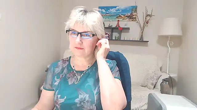 Snapshot of FleurMays chatting on February 23, 8:17 am FleurMays online show from February 23, 8:17 am