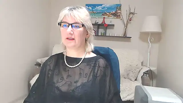 Snapshot of FleurMays chatting on February 26, 4:25 am FleurMays online show from February 26, 4:25 am