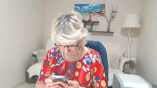 Snapshot of FleurMays chatting on February 28, 6:10 am FleurMays online show from February 28, 6:10 am