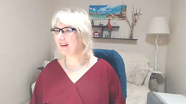 Snapshot of FleurMays chatting on March 3, 4:25 am FleurMays online show from March 3, 4:25 am