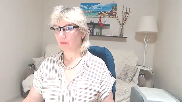 Snapshot of FleurMays chatting on March 7, 6:02 am FleurMays online show from March 7, 6:02 am