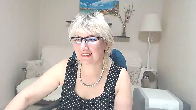 Snapshot of FleurMays chatting on March 9, 7:01 am FleurMays online show from March 9, 7:01 am