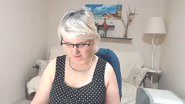 Snapshot of FleurMays chatting on March 11, 4:10 am FleurMays online show from March 11, 4:10 am