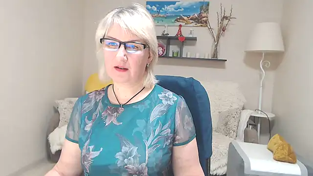 Snapshot of FleurMays chatting on March 13, 4:05 am FleurMays online show from March 13, 4:05 am