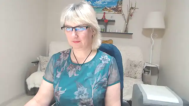 Snapshot of FleurMays chatting on March 17, 8:51 am FleurMays online show from March 17, 8:51 am