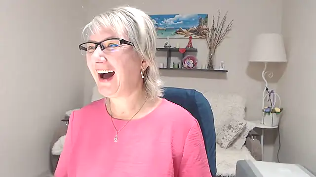 Snapshot of FleurMays chatting on September 28, 3:34 am FleurMays online show from September 28, 3:34 am