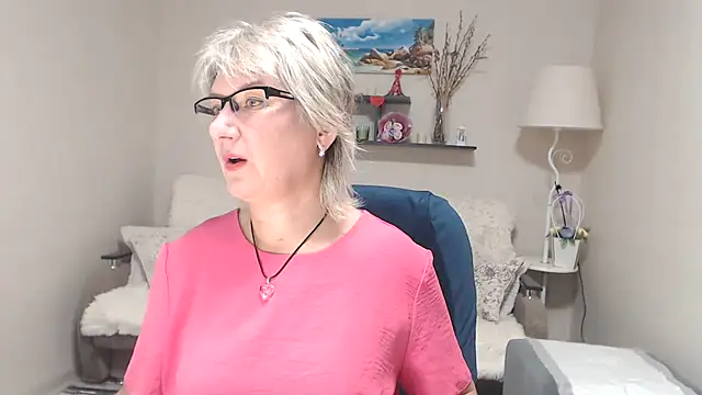 Snapshot of FleurMays chatting on October 1, 3:56 am FleurMays online show from October 1, 3:56 am