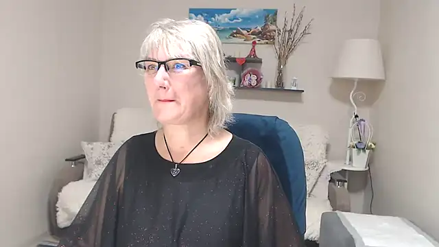 Snapshot of FleurMays chatting on October 4, 5:16 am FleurMays online show from October 4, 5:16 am