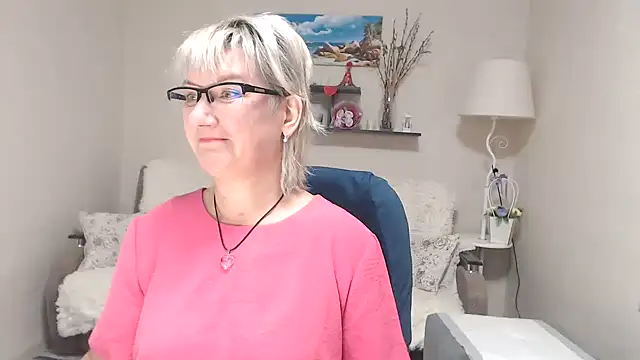 Snapshot of FleurMays chatting on October 5, 5:50 am FleurMays online show from October 5, 5:50 am