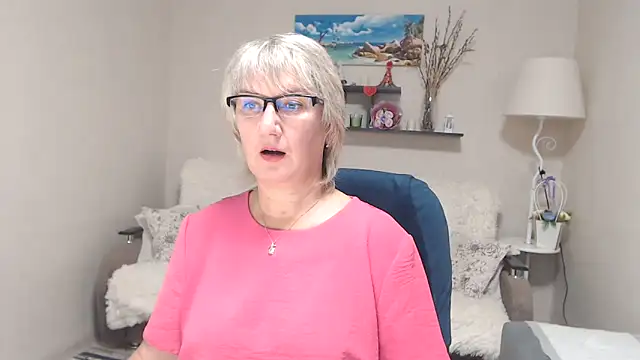 Snapshot of FleurMays chatting on October 6, 5:05 am FleurMays online show from October 6, 5:05 am