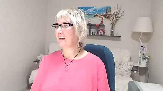 Snapshot of FleurMays chatting on October 11, 5:17 am FleurMays online show from October 11, 5:17 am